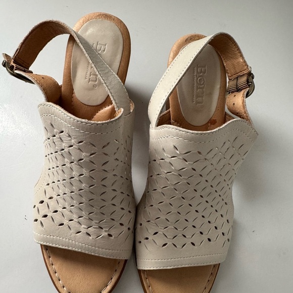 Born Cream Perforated Design Sling Back Wooden Heel Sandals Size 9 - Picture 2 of 6